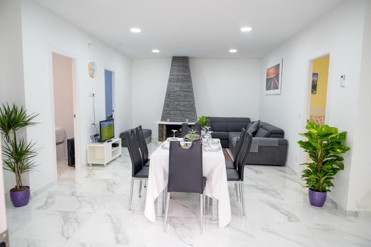 Relax House Barcelone Villa ซานต์ เอสเตเว เซสโรวิเรส ภายนอก รูปภาพ