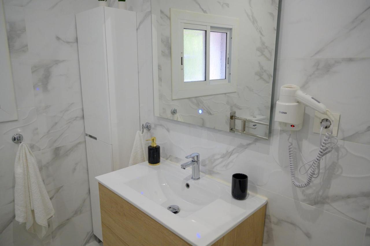 Relax House Barcelone Villa ซานต์ เอสเตเว เซสโรวิเรส ภายนอก รูปภาพ
