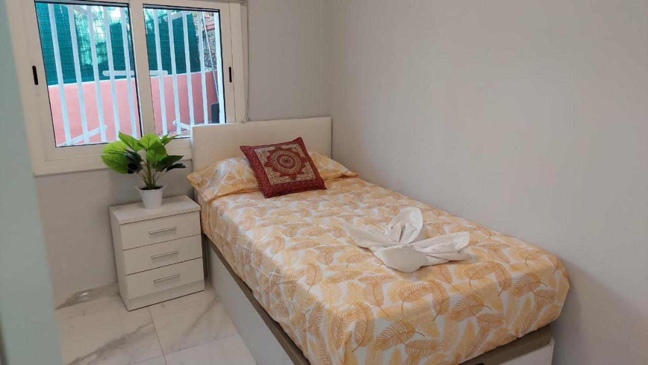 Relax House Barcelone Villa ซานต์ เอสเตเว เซสโรวิเรส ภายนอก รูปภาพ