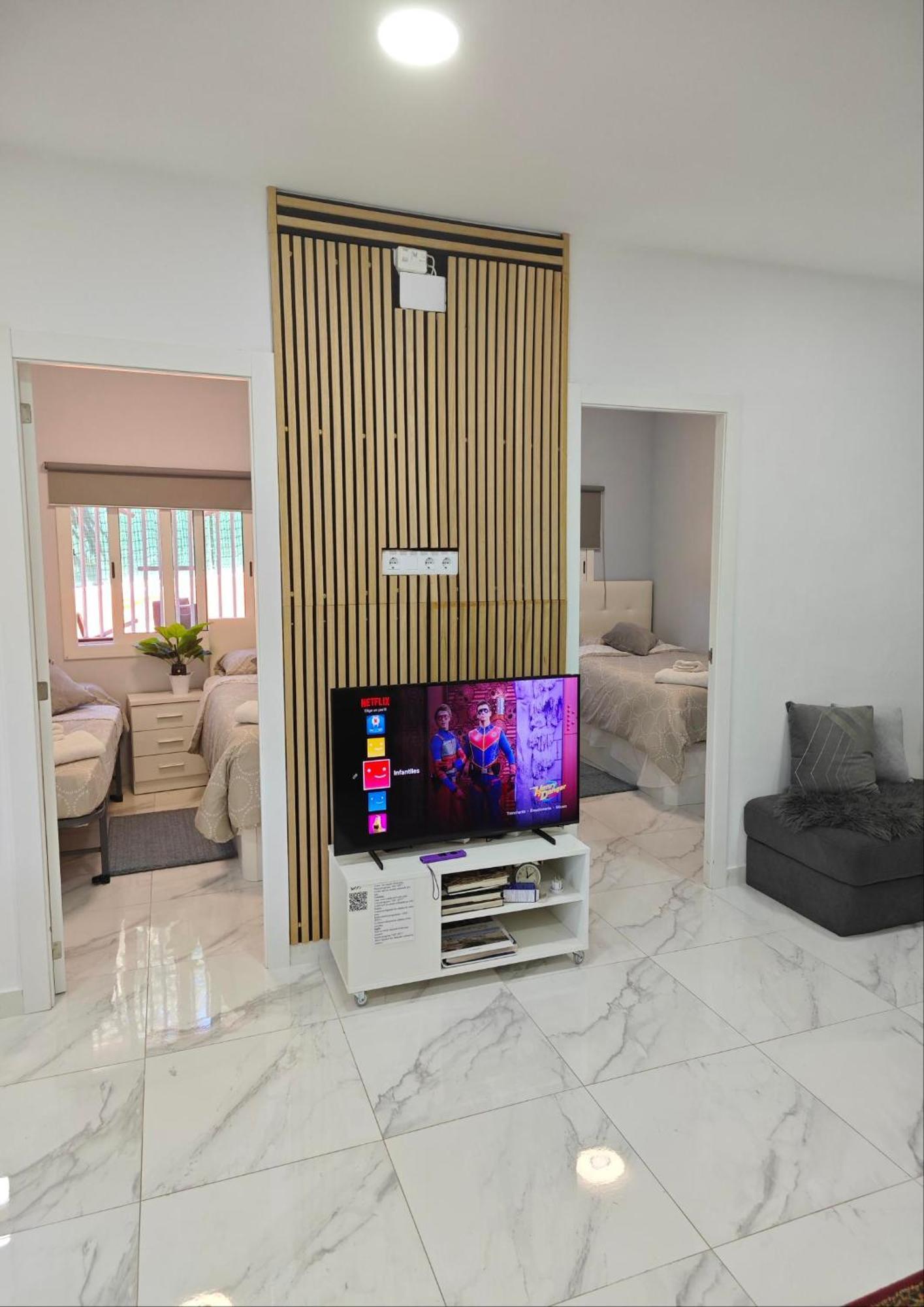 Relax House Barcelone Villa ซานต์ เอสเตเว เซสโรวิเรส ภายนอก รูปภาพ