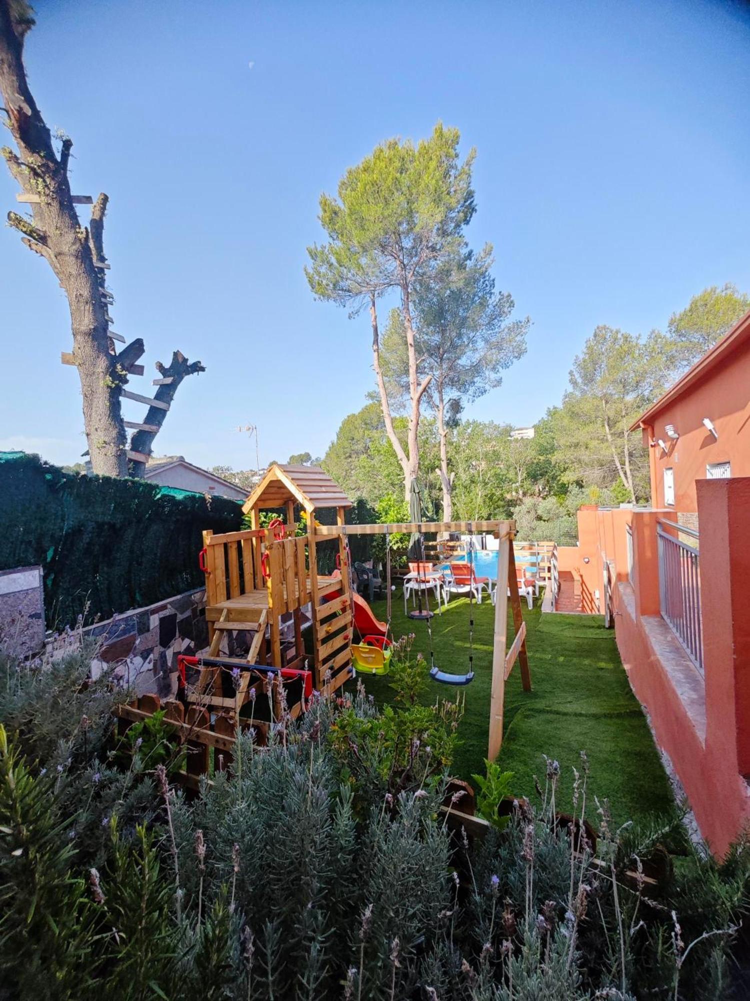 Relax House Barcelone Villa ซานต์ เอสเตเว เซสโรวิเรส ภายนอก รูปภาพ