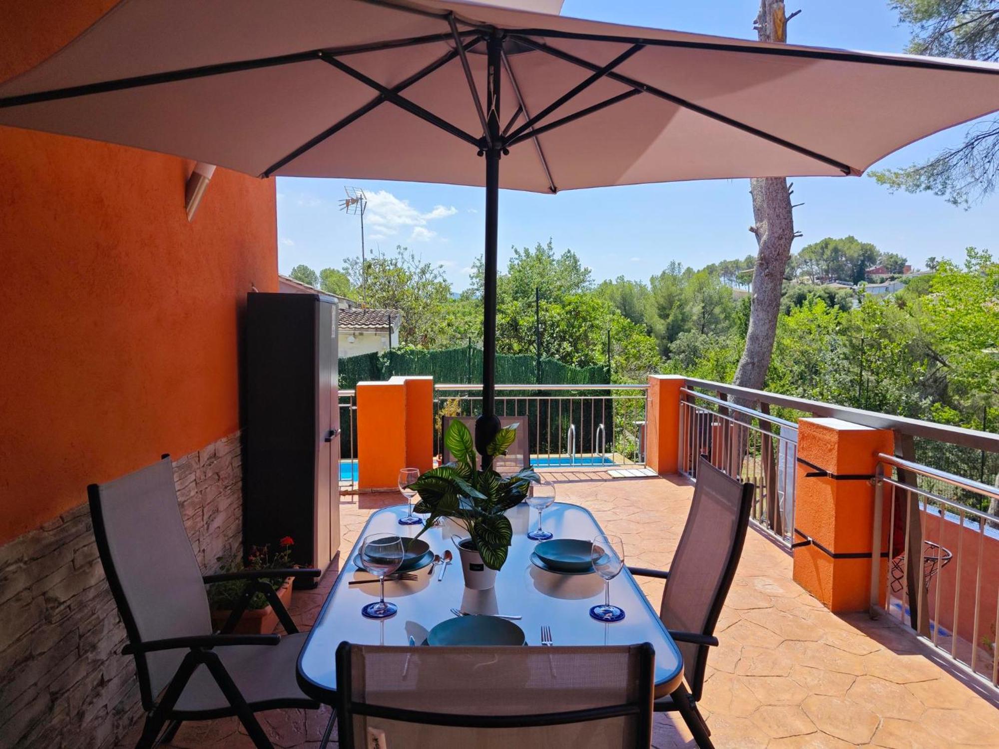 Relax House Barcelone Villa ซานต์ เอสเตเว เซสโรวิเรส ภายนอก รูปภาพ
