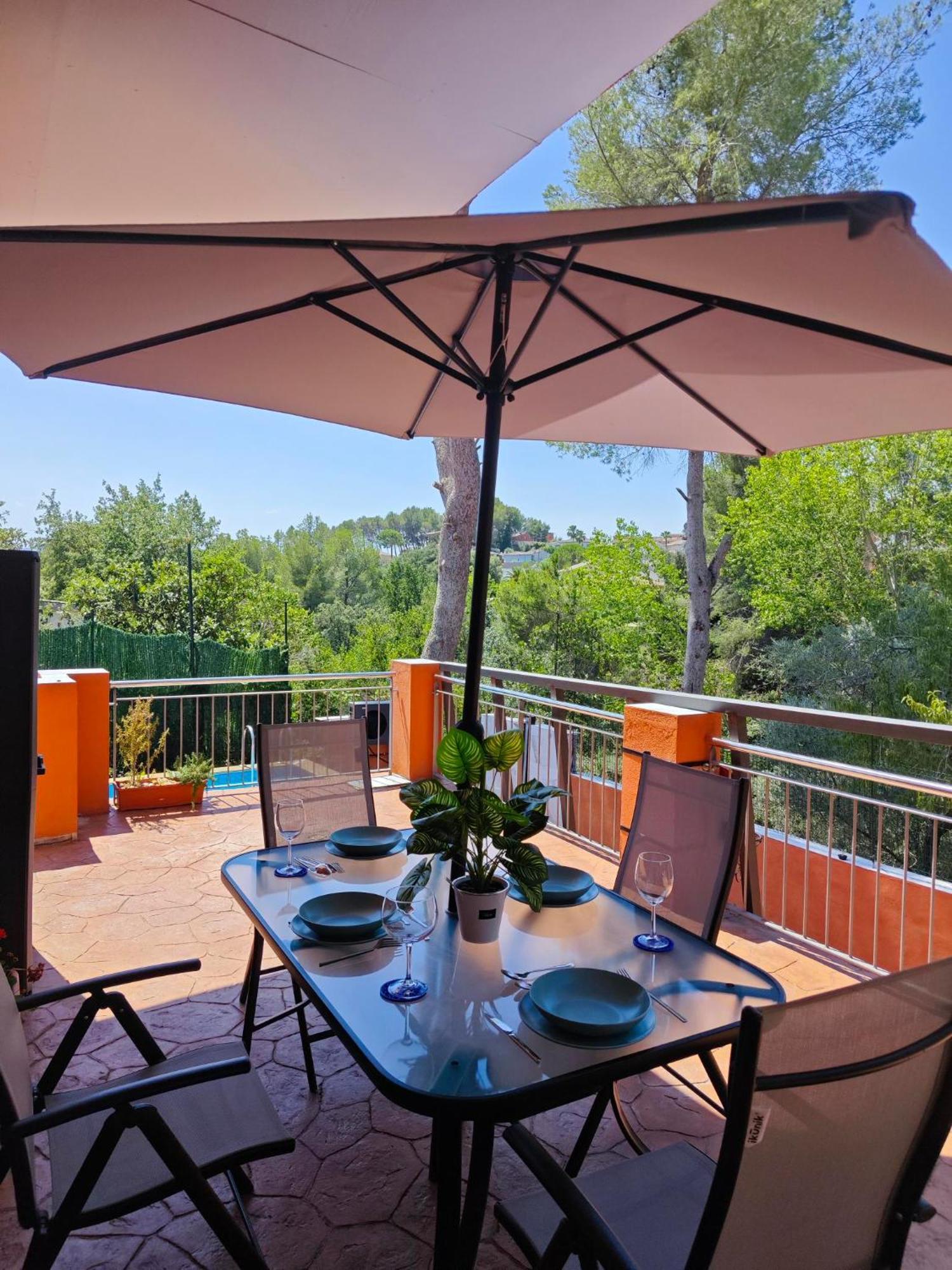 Relax House Barcelone Villa ซานต์ เอสเตเว เซสโรวิเรส ภายนอก รูปภาพ