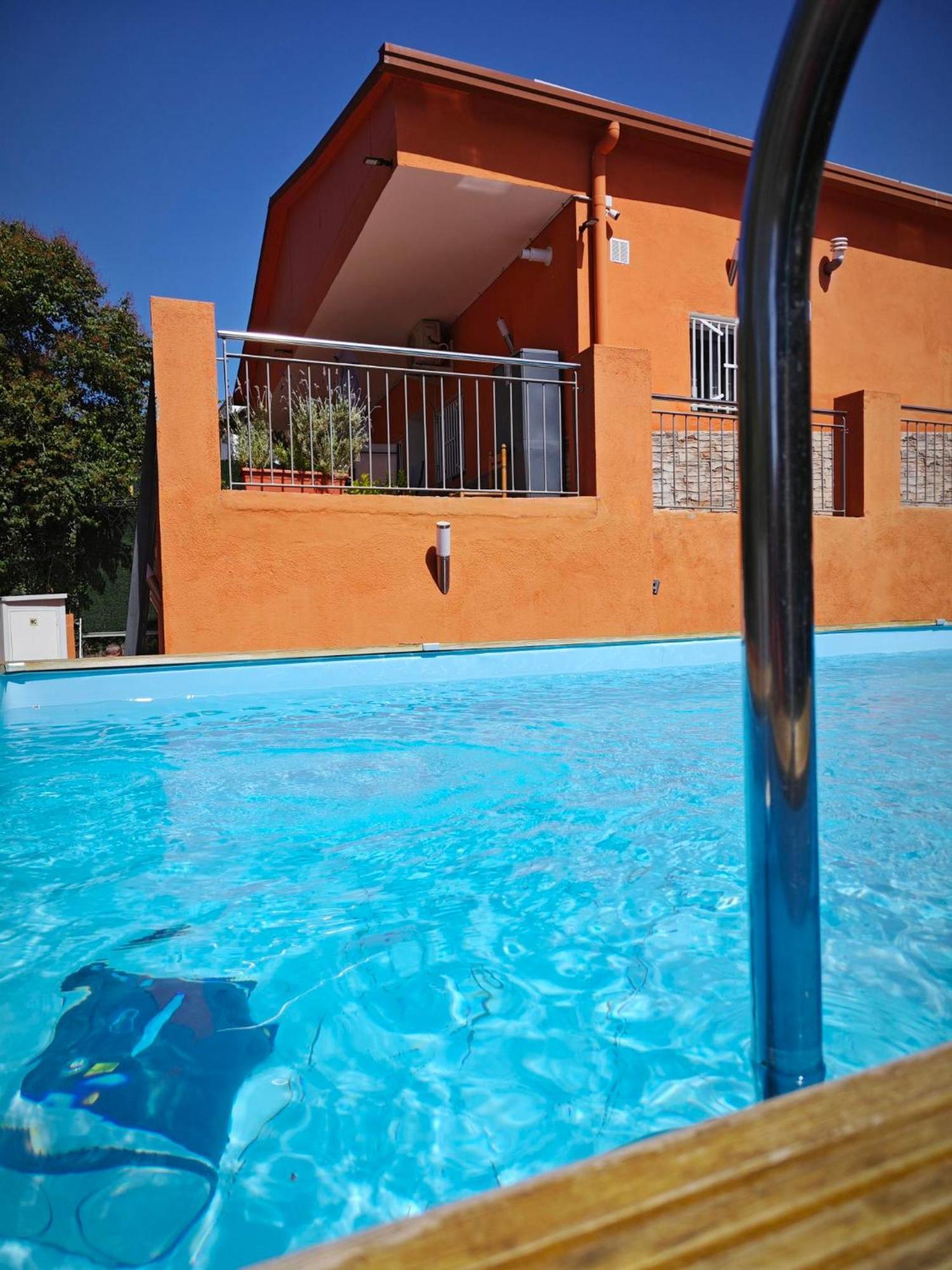 Relax House Barcelone Villa ซานต์ เอสเตเว เซสโรวิเรส ภายนอก รูปภาพ