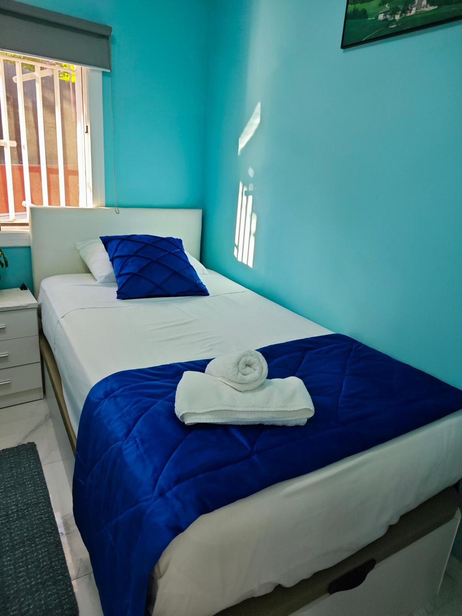 Relax House Barcelone Villa ซานต์ เอสเตเว เซสโรวิเรส ภายนอก รูปภาพ